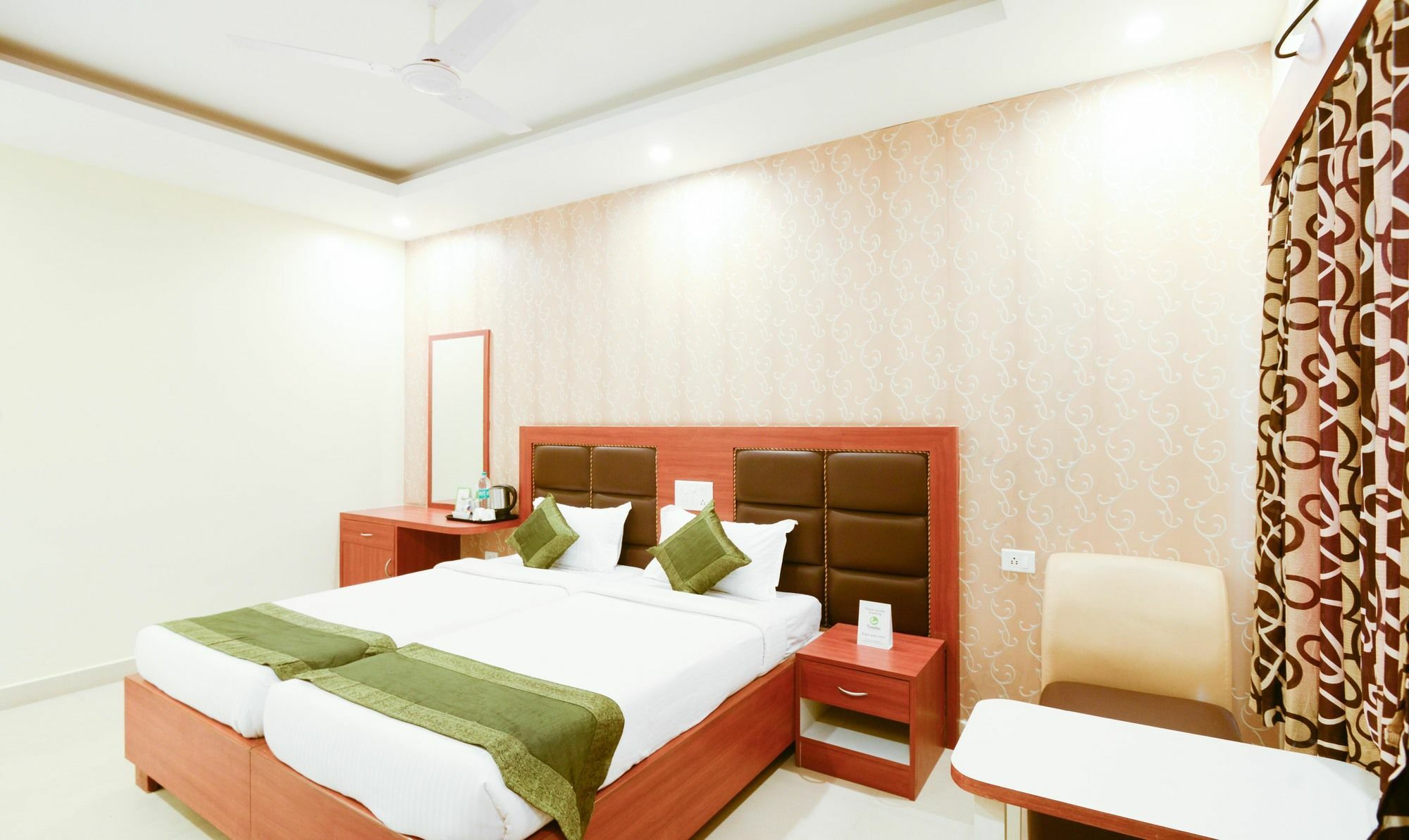 Treebo Trend Sekaran Omr Perungudi Hotel Chennai Exterior photo
